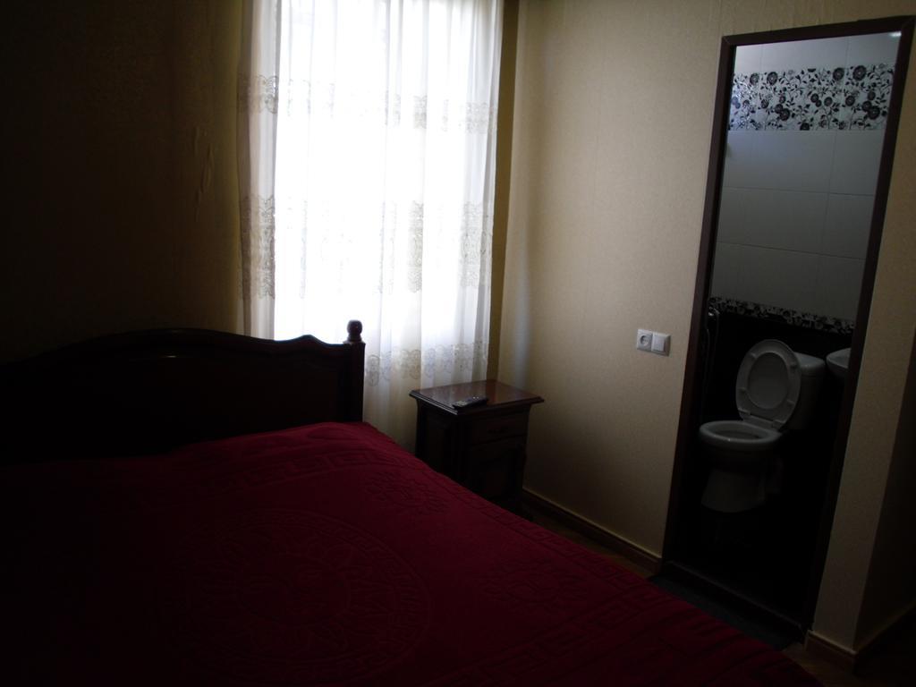 Suliko Guest House Batumi Rum bild