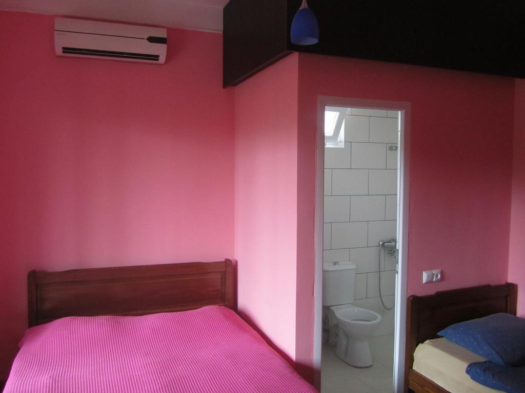 Suliko Guest House Batumi Rum bild