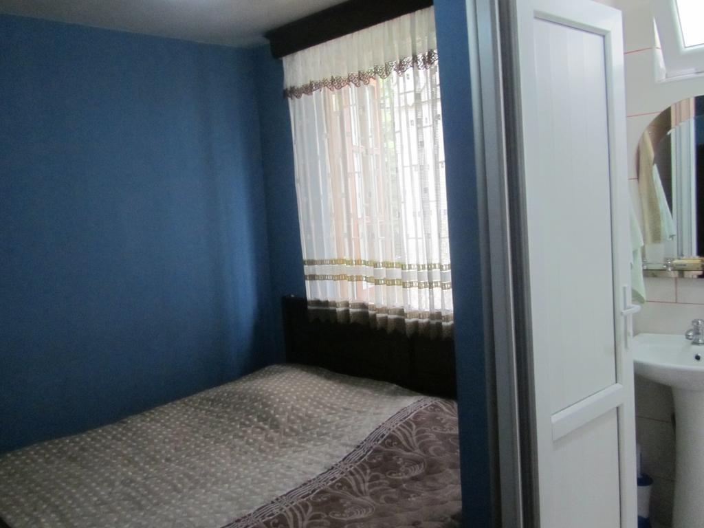 Suliko Guest House Batumi Rum bild