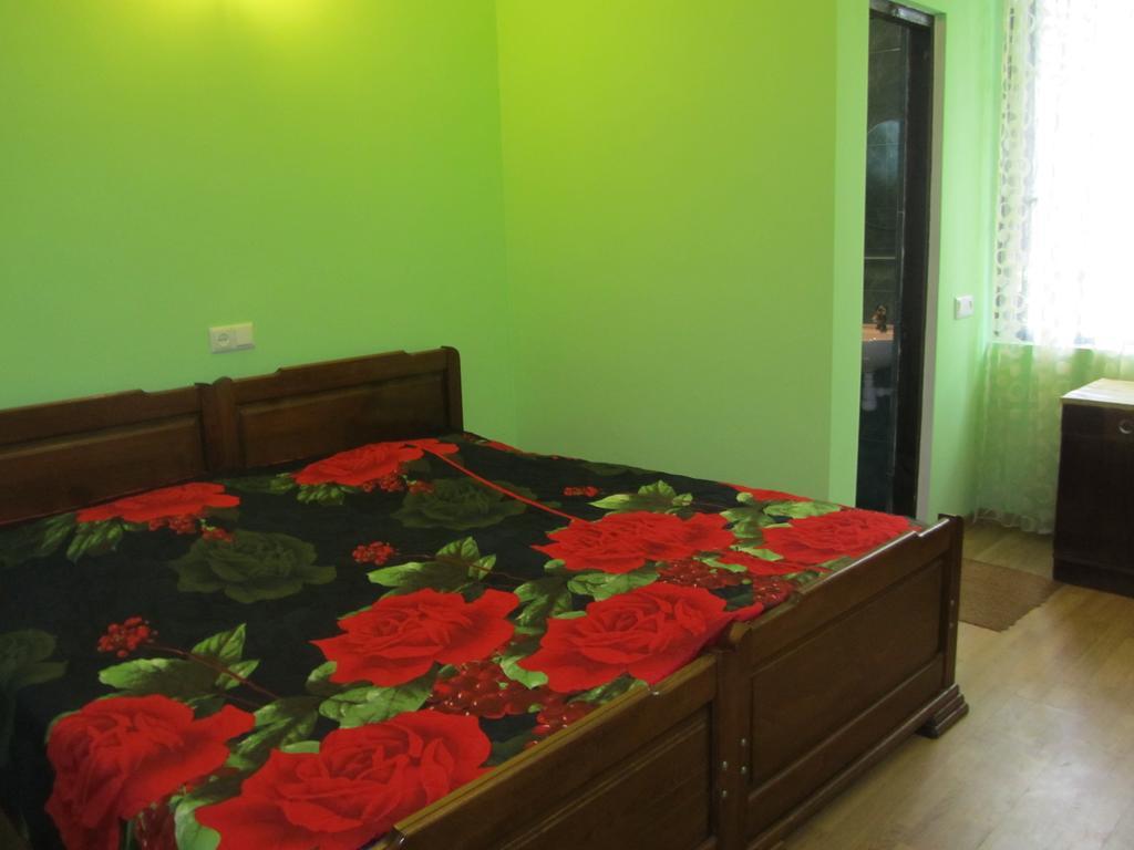 Suliko Guest House Batumi Rum bild